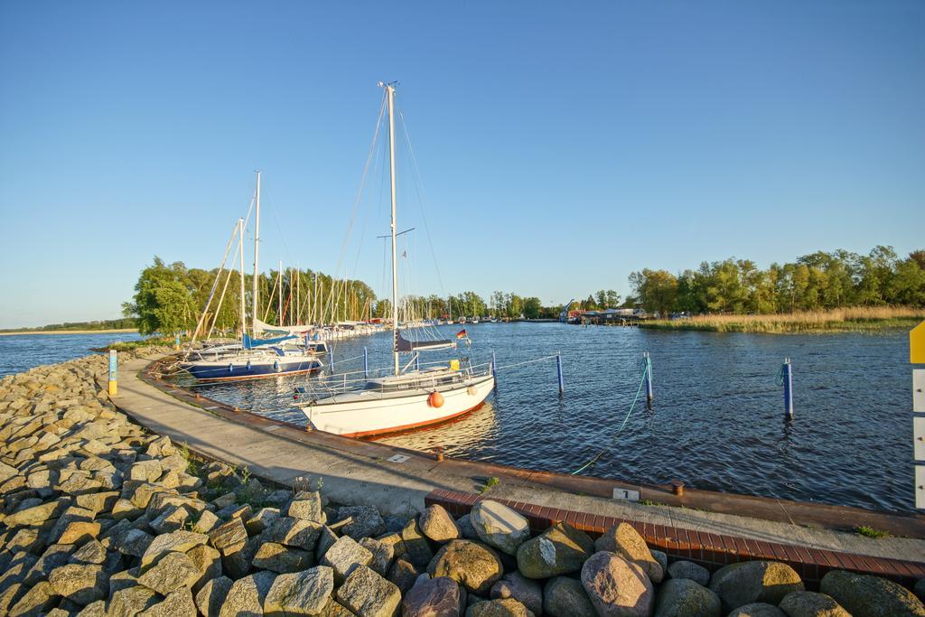 Ostseeferienhaus Oberes Apartment Mönkebude Exteriör bild